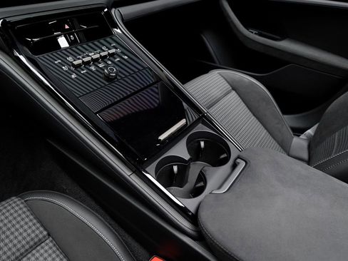 Certified 2025 Porsche Panamera Turbo S AWD/4WD image 22
