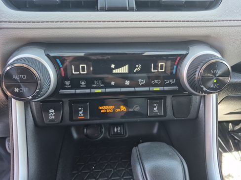Used 2019 Toyota RAV4 XLE AWD/4WD image 31