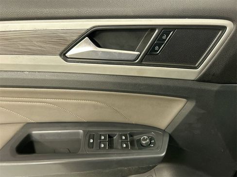 Used 2021 Volkswagen Atlas Cross Sport SE image 11