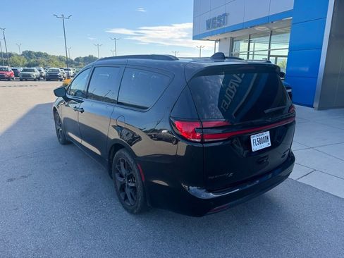 Used 2025 Chrysler Pacifica Limited FWD image 5