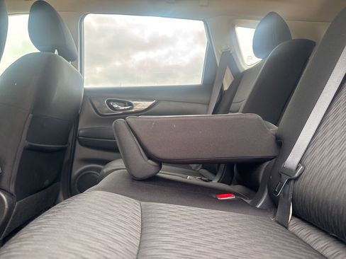 Used 2020 Nissan Rogue SV image 31