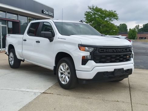 Used 2023 Chevrolet Silverado 1500 Custom AWD/4WD image 12