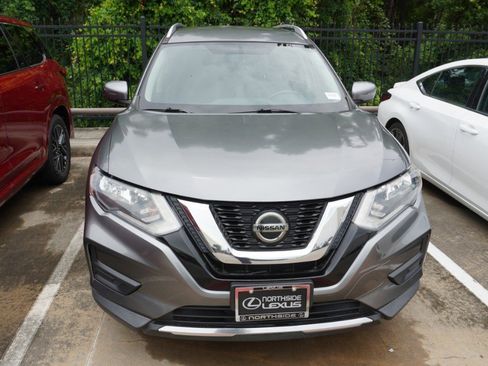 Used 2018 Nissan Rogue SV FWD image 2