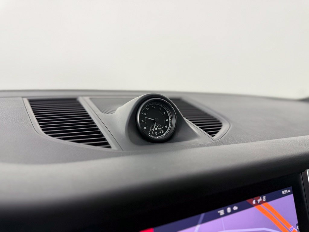 Certified 2023 Porsche Macan Turbo AWD/4WD image 29
