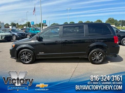 Used 2018 Dodge Grand Caravan SXT w/ Driver Convenience Group FWD image 1