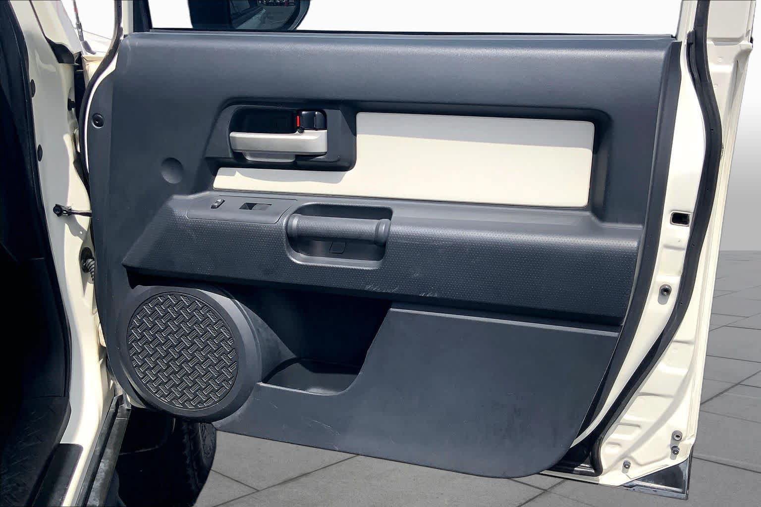Used 2014 Toyota FJ Cruiser 4WD w/ Upgrade Package image 22