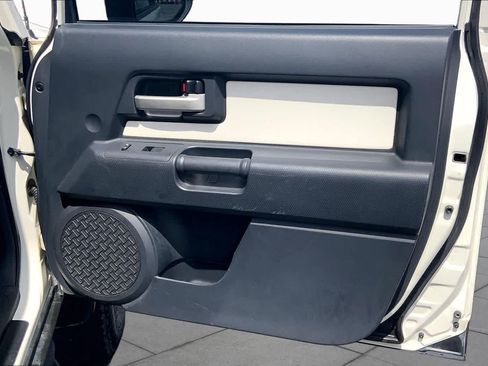 Used 2014 Toyota FJ Cruiser 4WD w/ Upgrade Package image 22