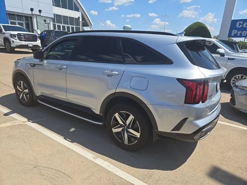 Used 2021 Kia Sorento EX w/ Panoramic Sunroof Package AWD/4WD image 11