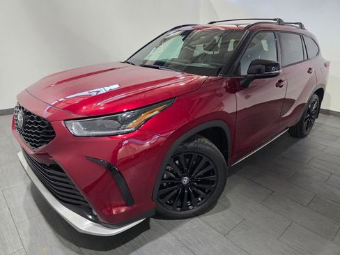 Used 2023 Toyota Highlander XSE AWD/4WD image 1