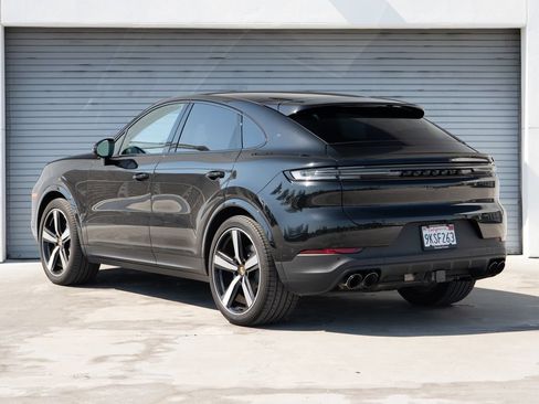 Certified 2024 Porsche Cayenne Coupe AWD/4WD image 3