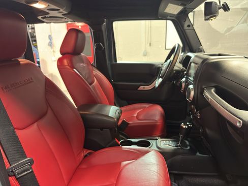 Used 2013 Jeep Wrangler Unlimited Rubicon AWD/4WD image 20
