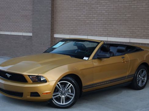 Used 2010 Ford Mustang Convertible RWD image 14