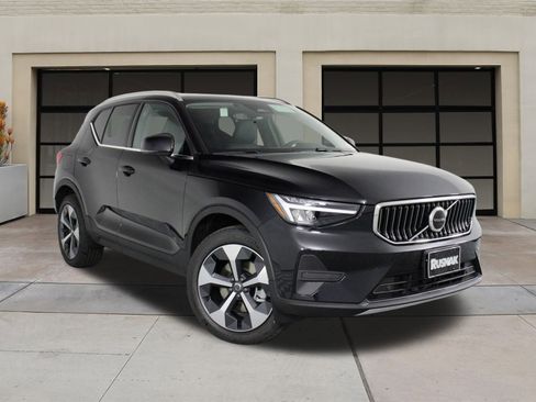New 2025 Volvo XC40 B5 Core w/ Climate Package image 19