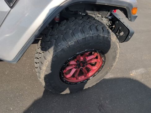 Used 2020 Jeep Gladiator Rubicon image 9