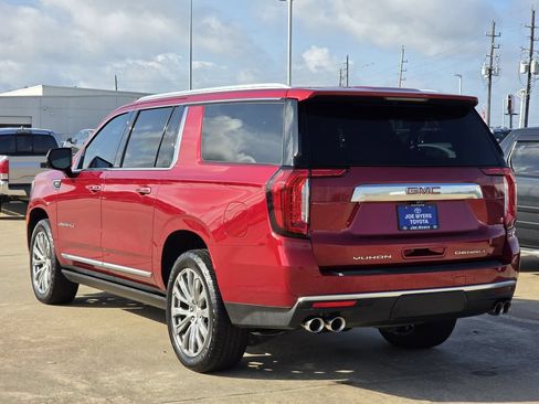 Used 2021 GMC Yukon XL Denali w/ Denali Premium Package AWD/4WD image 7