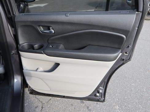 Used 2019 Honda Pilot Touring image 36