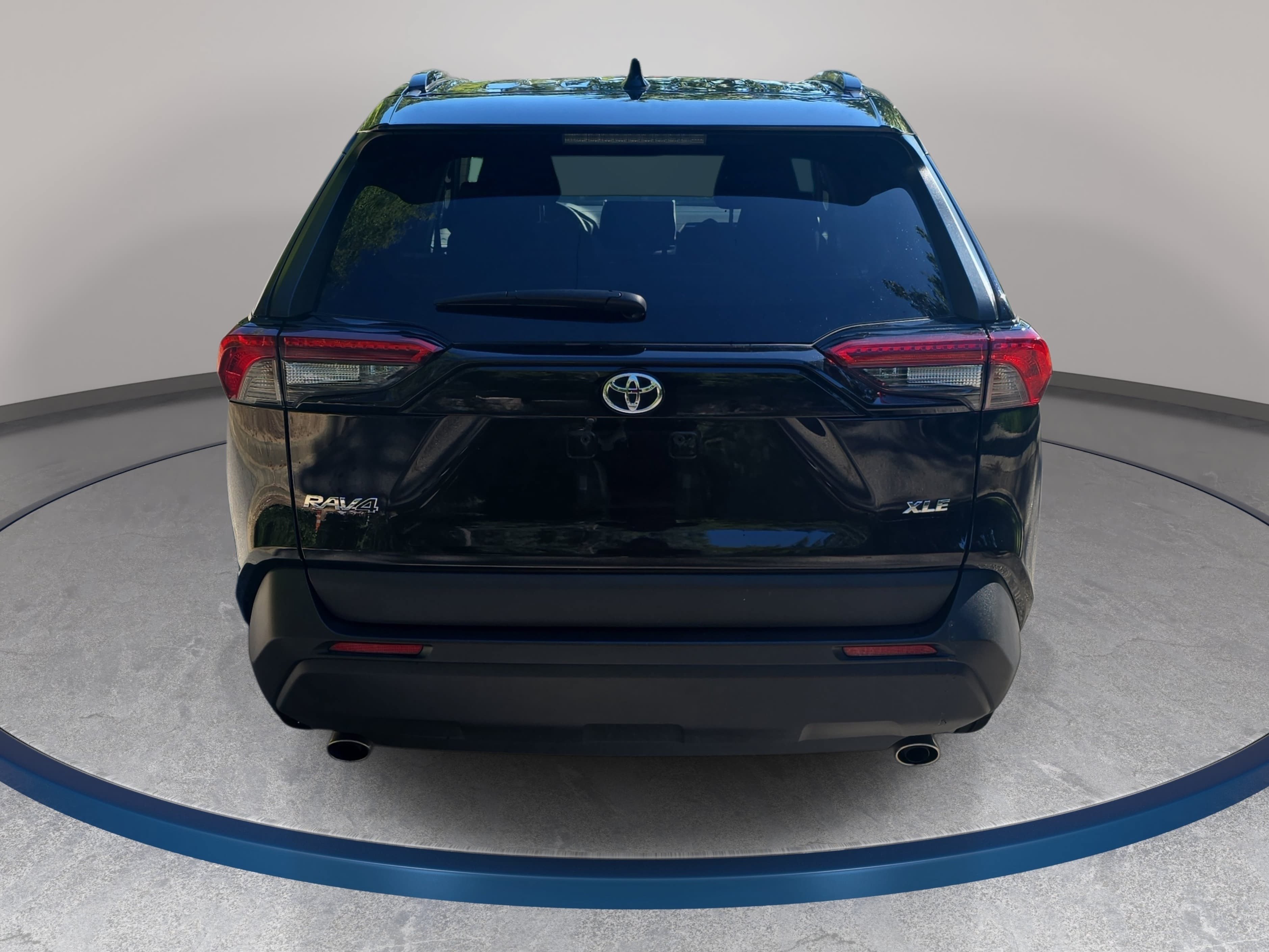 Used 2025 Toyota RAV4 XLE FWD image 6