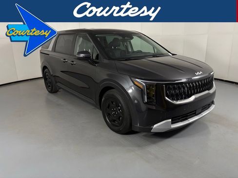 Used 2025 Kia Carnival image 1