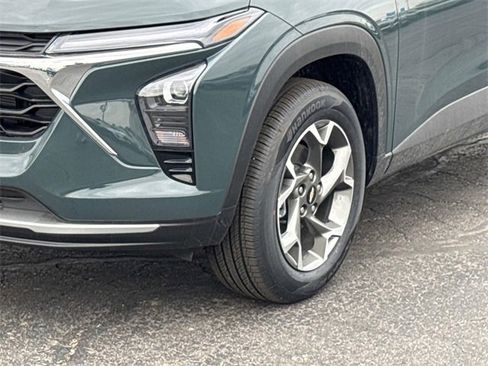 New 2025 Chevrolet Trax LT w/ Driver Confidence Package image 8