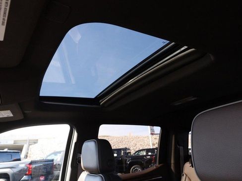 Used 2022 GMC Sierra 1500 Denali w/ Denali Reserve Package image 9