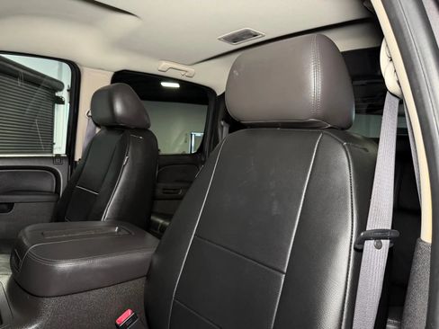 Used 2010 Chevrolet Avalanche LT w/ Luxury Package RWD image 28