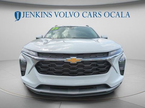 Used 2025 Chevrolet Trax LT w/ Driver Confidence Package FWD image 8
