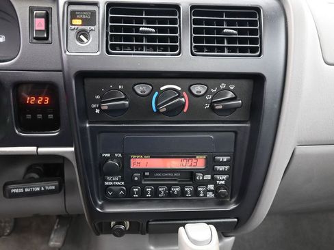 Used 2004 Toyota Tacoma 2WD Regular Cab image 38