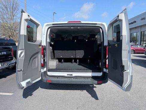 Used 2023 Ford Transit 350 XLT image 9