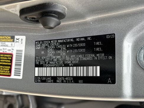 Used 2023 Toyota Highlander Platinum FWD image 40
