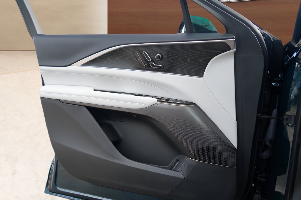 Certified 2025 Cadillac Lyriq Luxury w/ LPO, Floor Liner Package RWD image 22