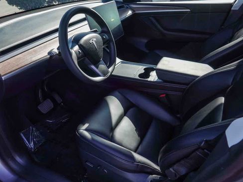 Used 2025 Tesla Model Y Long Range image 14