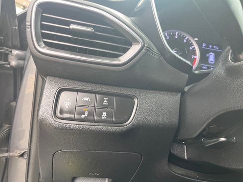 Used 2019 Hyundai Santa Fe SE image 15