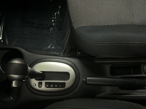Used 2016 Nissan Versa SV FWD image 12