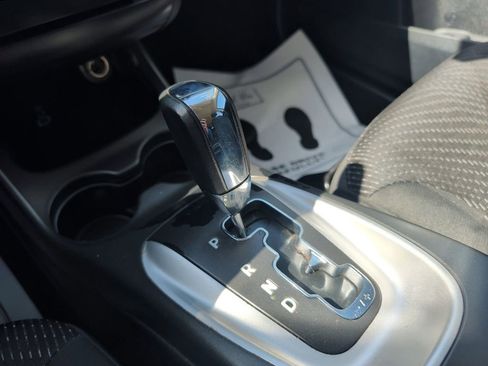 Used 2018 Dodge Journey SE w/ Connectivity Group FWD image 16
