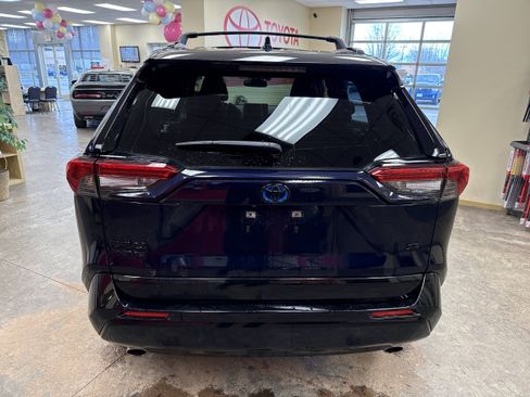 Used 2024 Toyota RAV4 SE w/ Weather & Moonroof Package AWD/4WD image 8