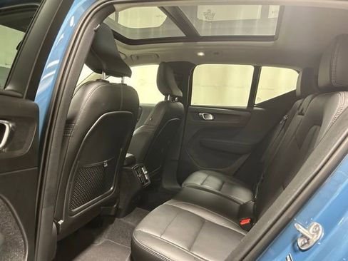 Used 2025 Volvo XC40 B5 Core image 13