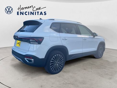 Certified 2025 Volkswagen Taos SE image 5