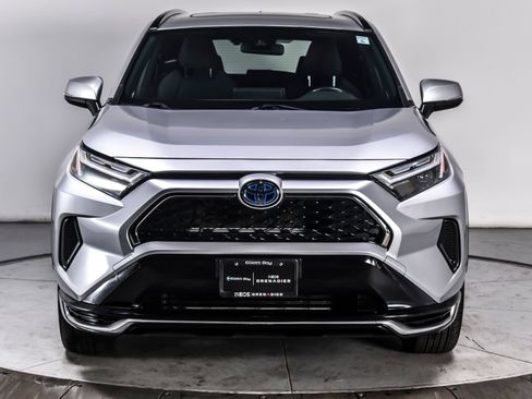 Used 2022 Toyota RAV4 SE w/ Weather & Moonroof Package AWD/4WD image 3