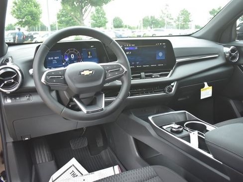 New 2026 Chevrolet Equinox LT w/ LPO, Floor Liner Package FWD image 19