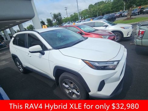 Used 2024 Toyota RAV4 XLE AWD/4WD image 7
