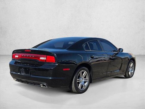 Used 2013 Dodge Charger SE image 5