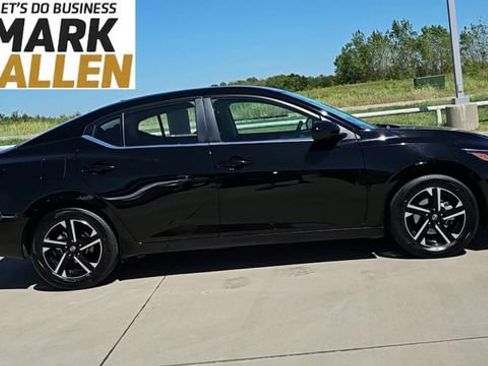 Used 2025 Nissan Sentra SV FWD image 9