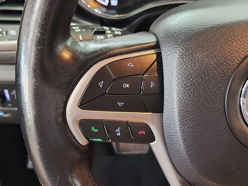 Used 2019 Jeep Grand Cherokee Altitude RWD image 46