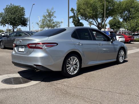 Used 2018 Toyota Camry XLE FWD image 5