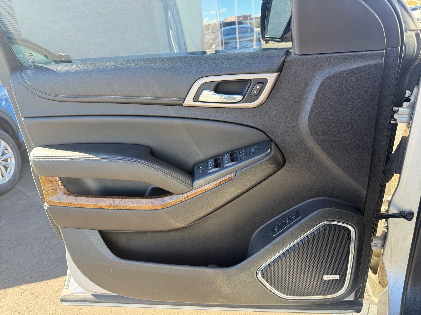 Used 2015 GMC Yukon Denali w/ Premium Package AWD/4WD image 13