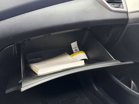 Used 2017 Hyundai Veloster Value Edition image 24