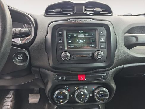 Used 2016 Jeep Renegade Limited w/ Safety & Security Group FWD image 10
