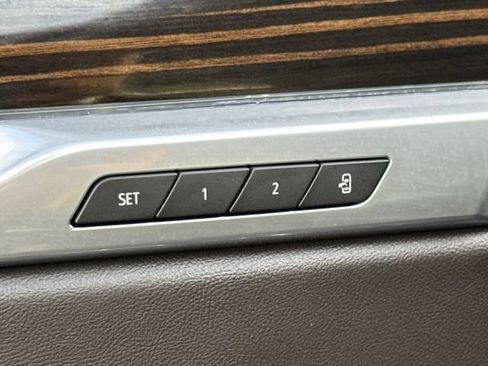 Used 2025 Cadillac Escalade Premium Luxury RWD image 23