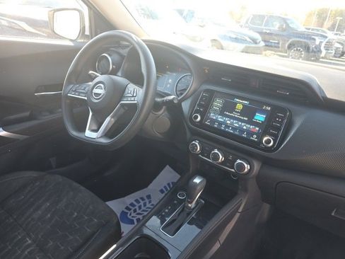 Used 2024 Nissan Kicks SV image 11