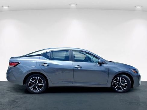 Used 2025 Nissan Sentra SV FWD image 7